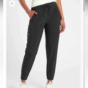NWOT Athleta Go Far Travel Venture Pant, BLACK SIZE 4